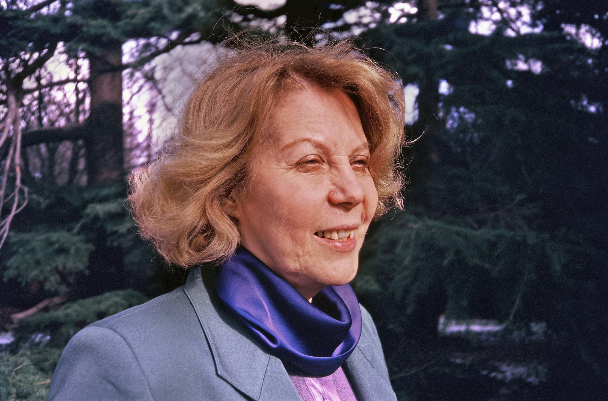 Halina Taborska - portret w parku, z archiwum rodzinnego Taborskich